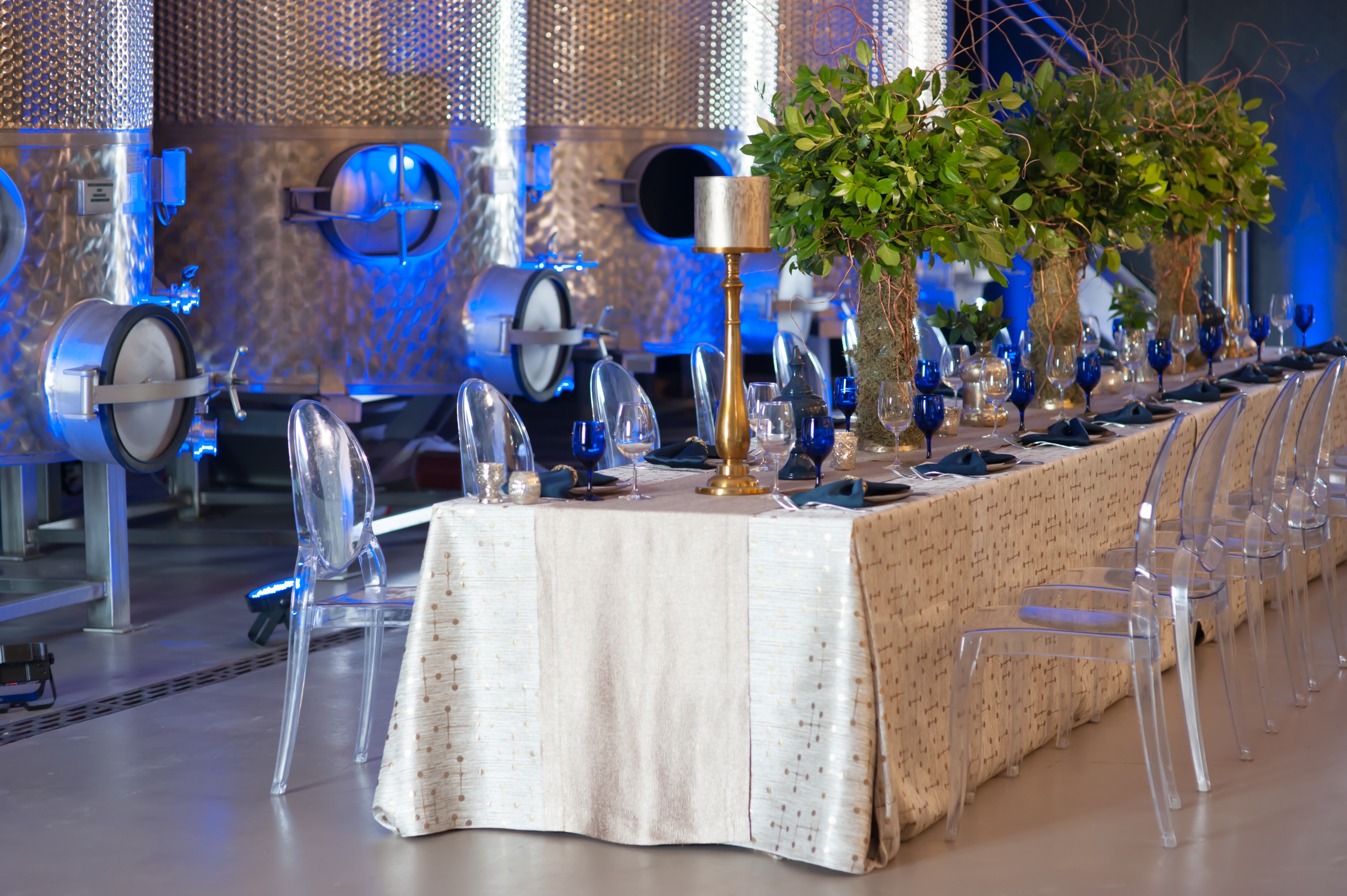 Trending Mixed Metallics for Fall Linen Rentals Wedding Table